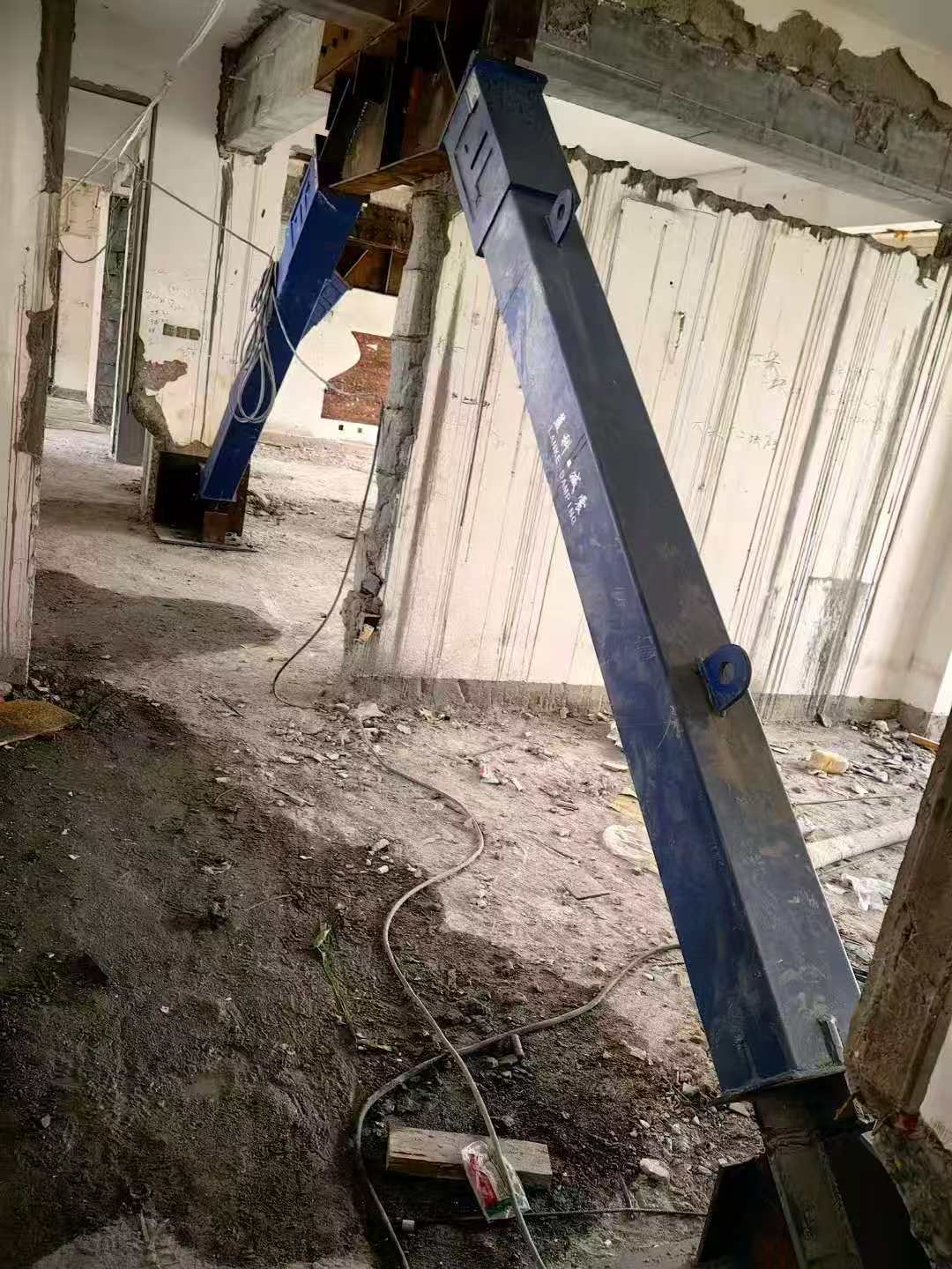 江汉柱子粘钢加固施工工艺